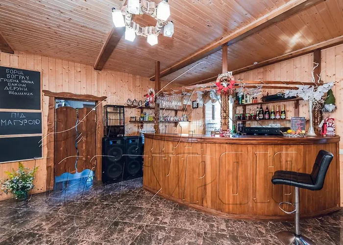 під магурою 酒店 Pilipets